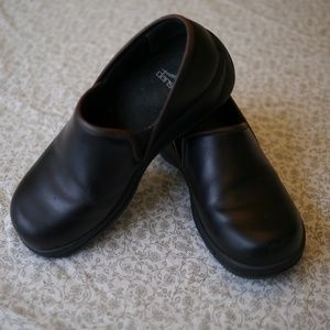 Dansko Caitlin Closed Back Clogs Size 38